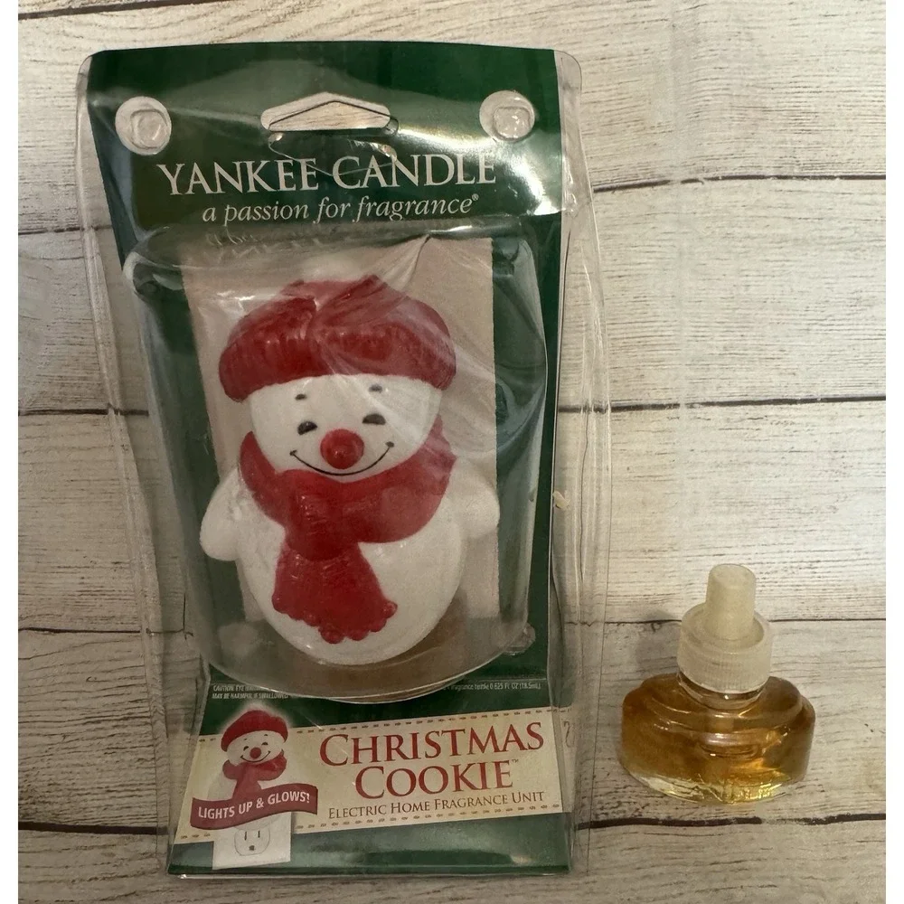 Yankee Candle Electric Plug In Fragrance Unit Snowman 2 Cookie Refills NEW Tub8